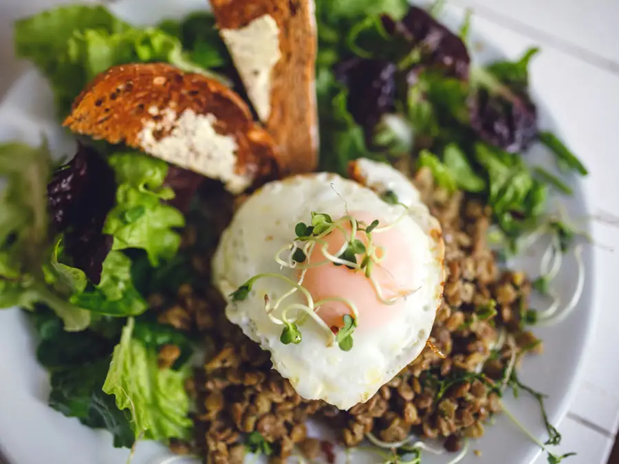egg over lentil salad
